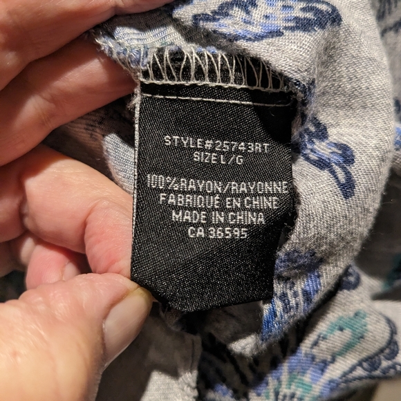 Beautiful blouse - Picture 2 of 6